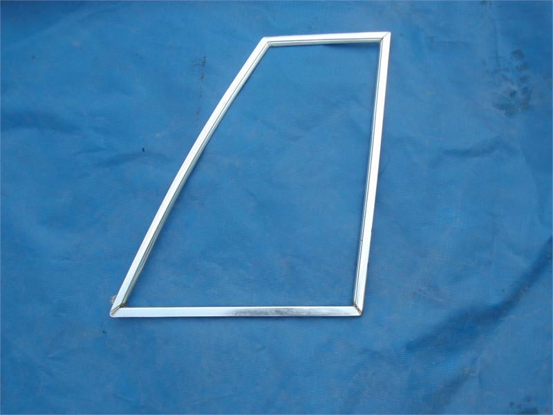 thumbnail image 2 of Quarter Window Trim Moulding W/ Finish Clips – Pair For 87–95 Jeep Wrangler YJ 2 of 4